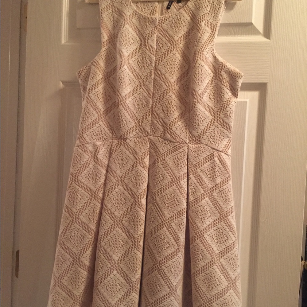 Cute lace sleeveless dress!